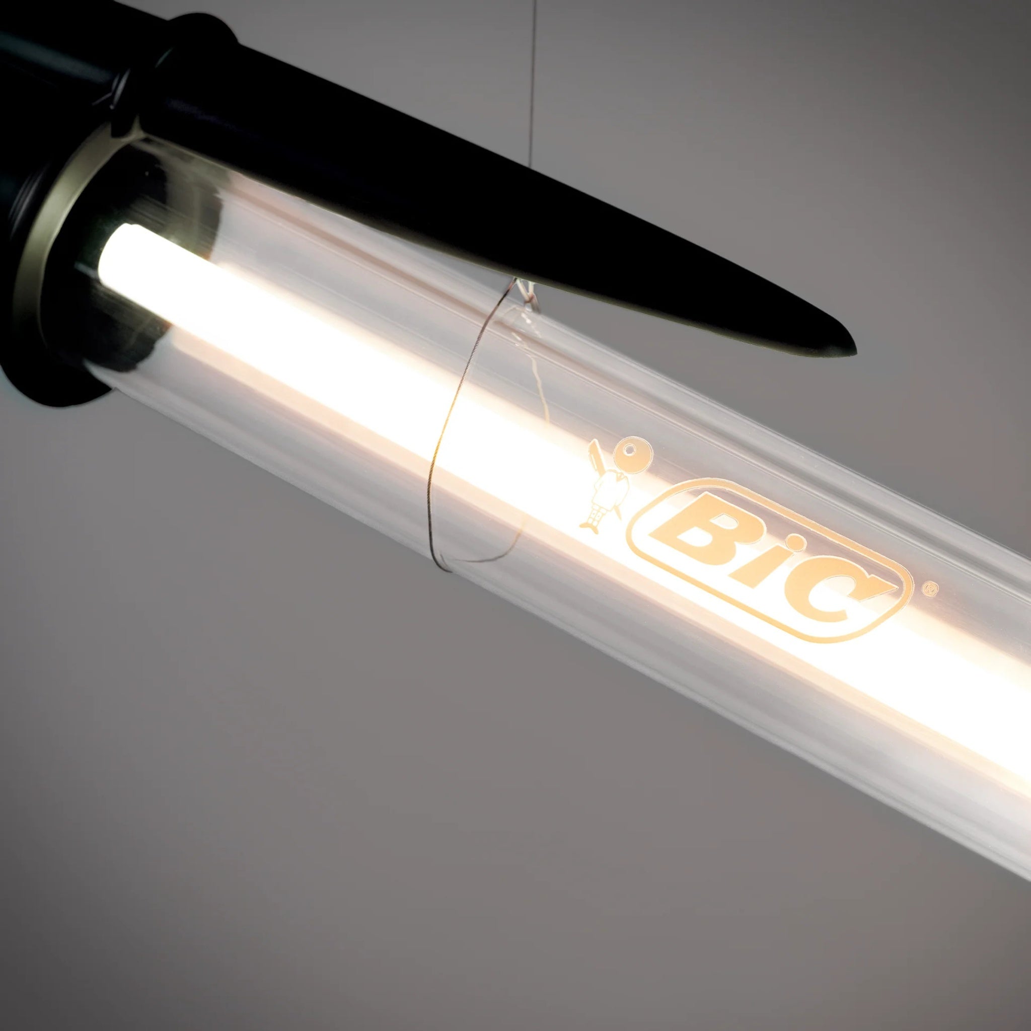 Lampe BIC noire de Seletti