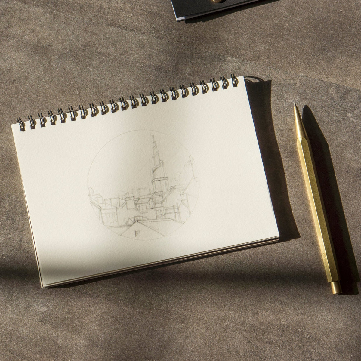 Crayon à dessin Classic Revolve - Brass de YStudio