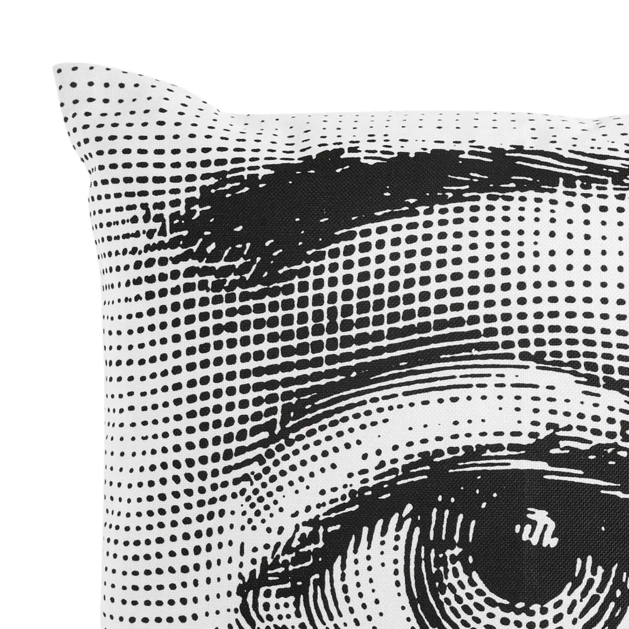 Coussin Fornasetti Tema e Variazioni n.397 de Fornasetti | Maison Territo