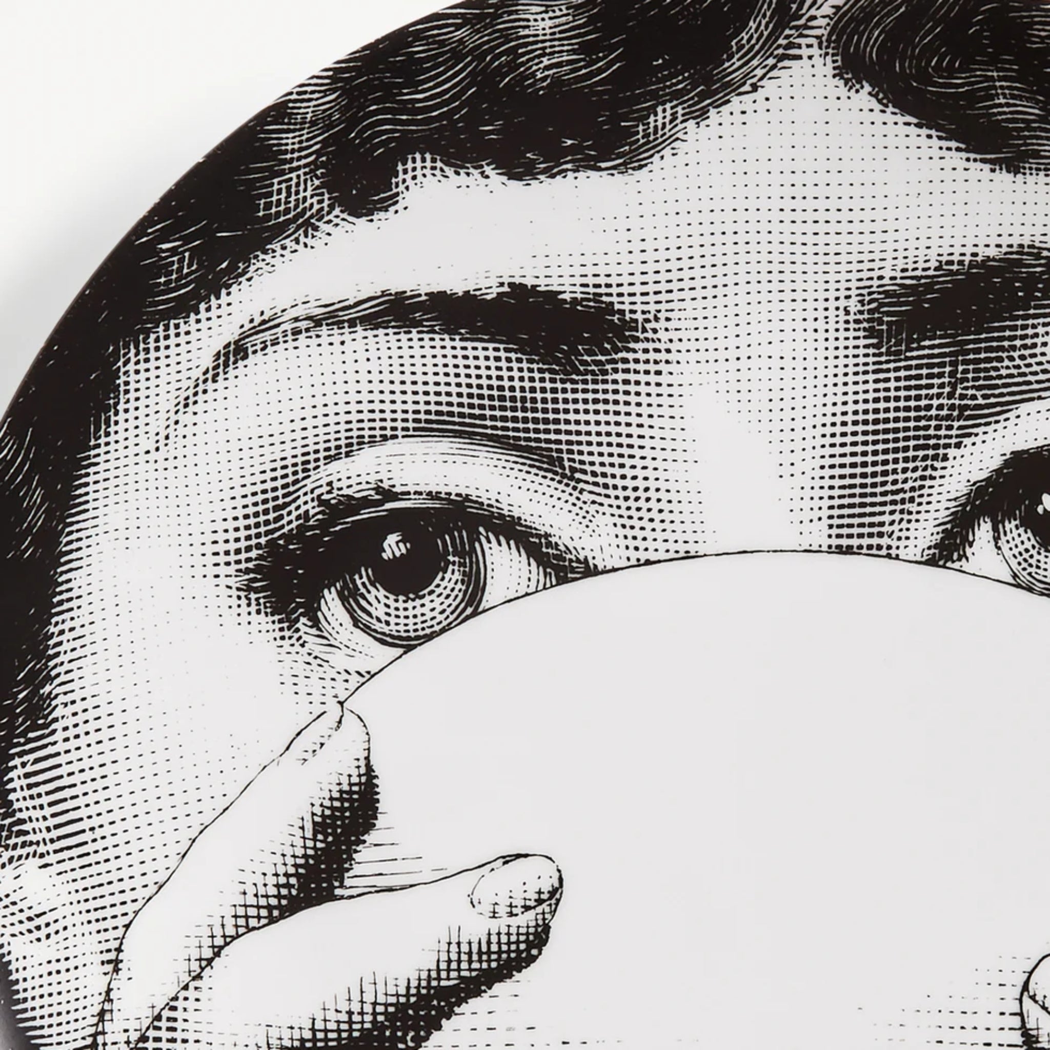 Assiette murale Fornasetti Tema e Variazioni n.191 de Fornasetti | Maison Territo