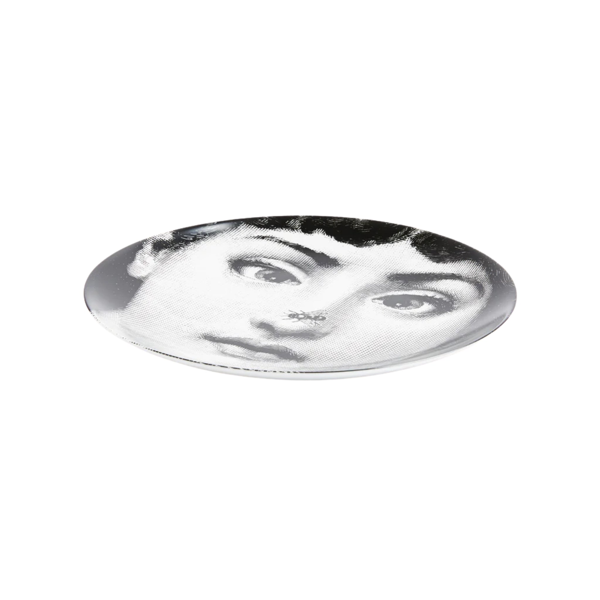Assiette murale Fornasetti Tema e Variazioni n.363 de Fornasetti | Maison Territo
