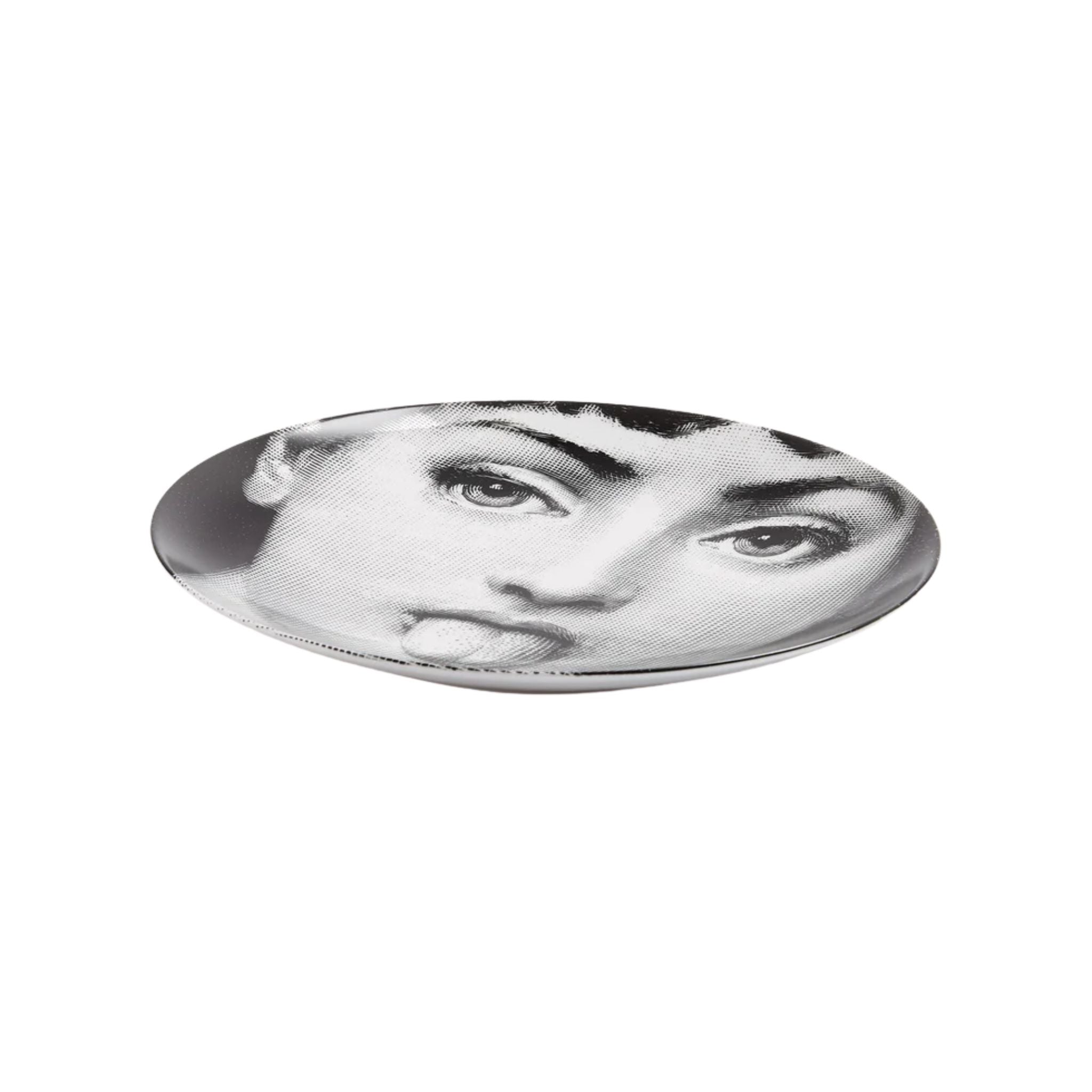 Assiette murale Fornasetti Tema e Variazioni n.82 de Fornasetti | Maison Territo