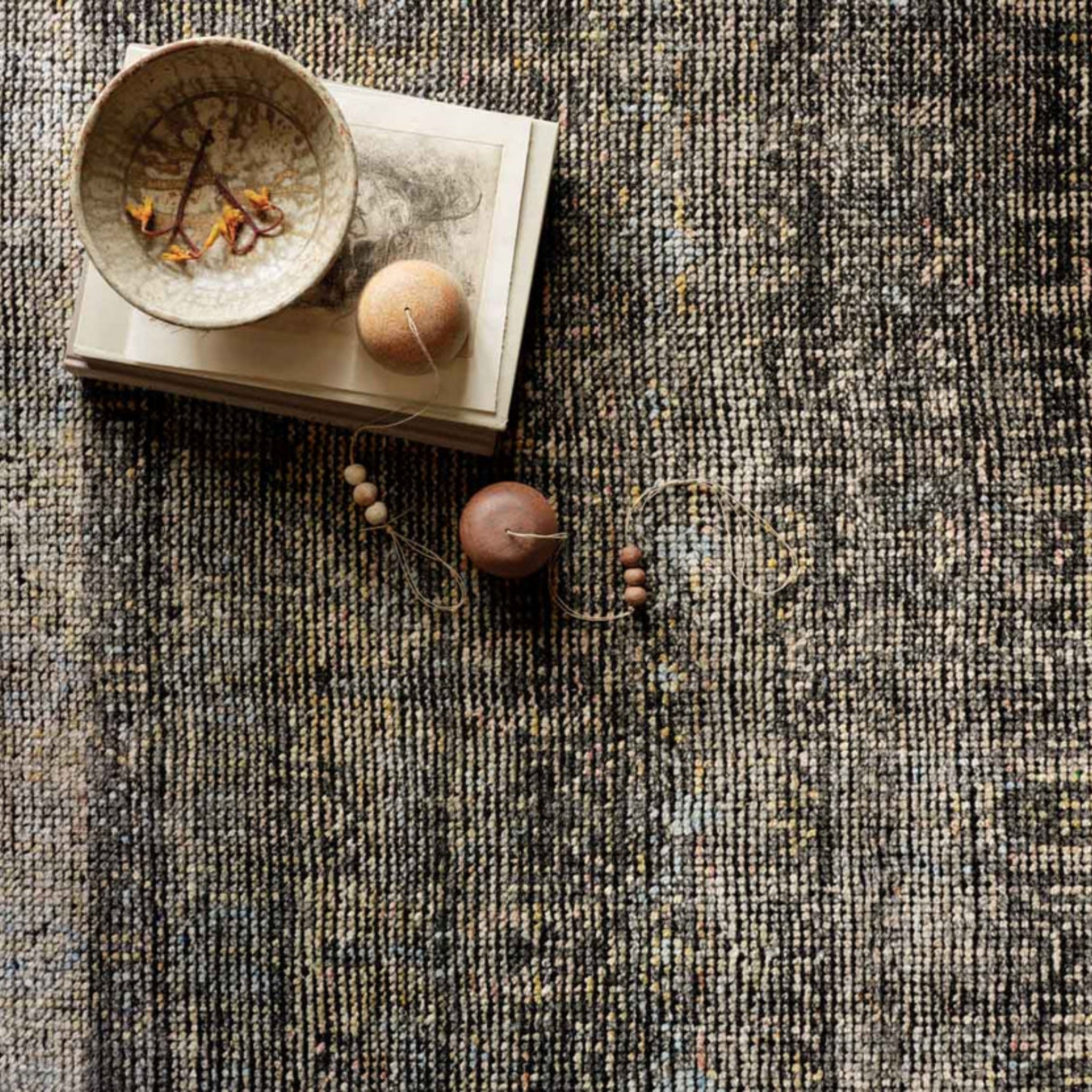 Tapis Amara Charcoal de Loloi 