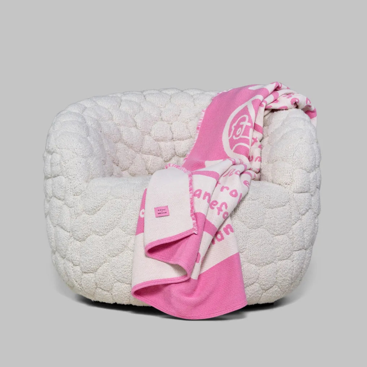 Introvert chair