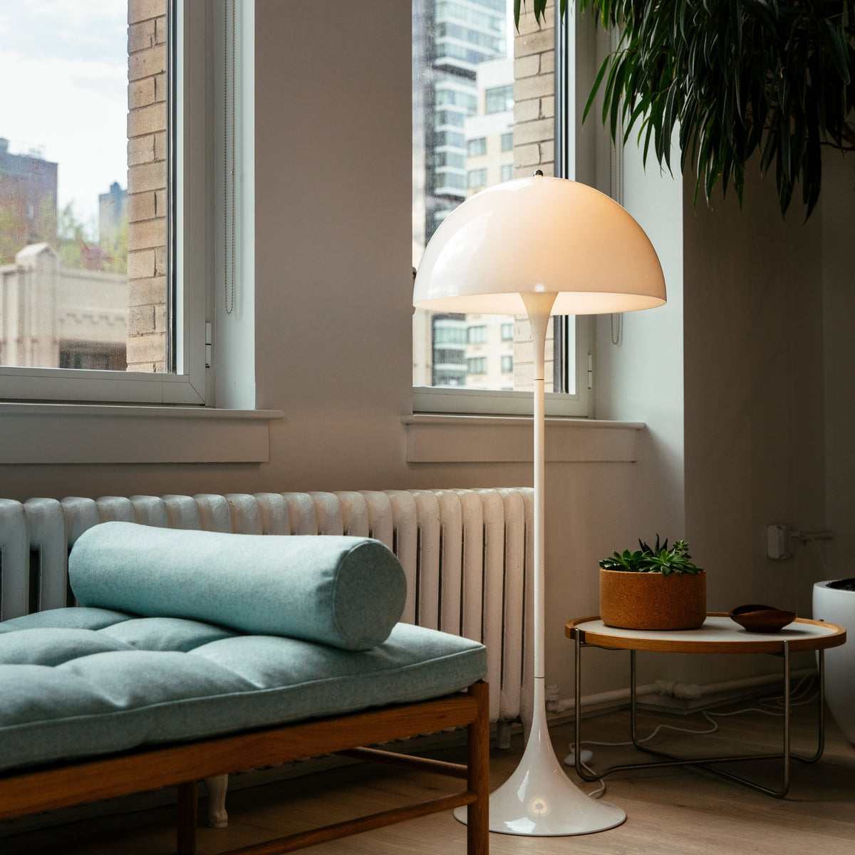Lampe sur Pied Panthella de Louis Poulsen