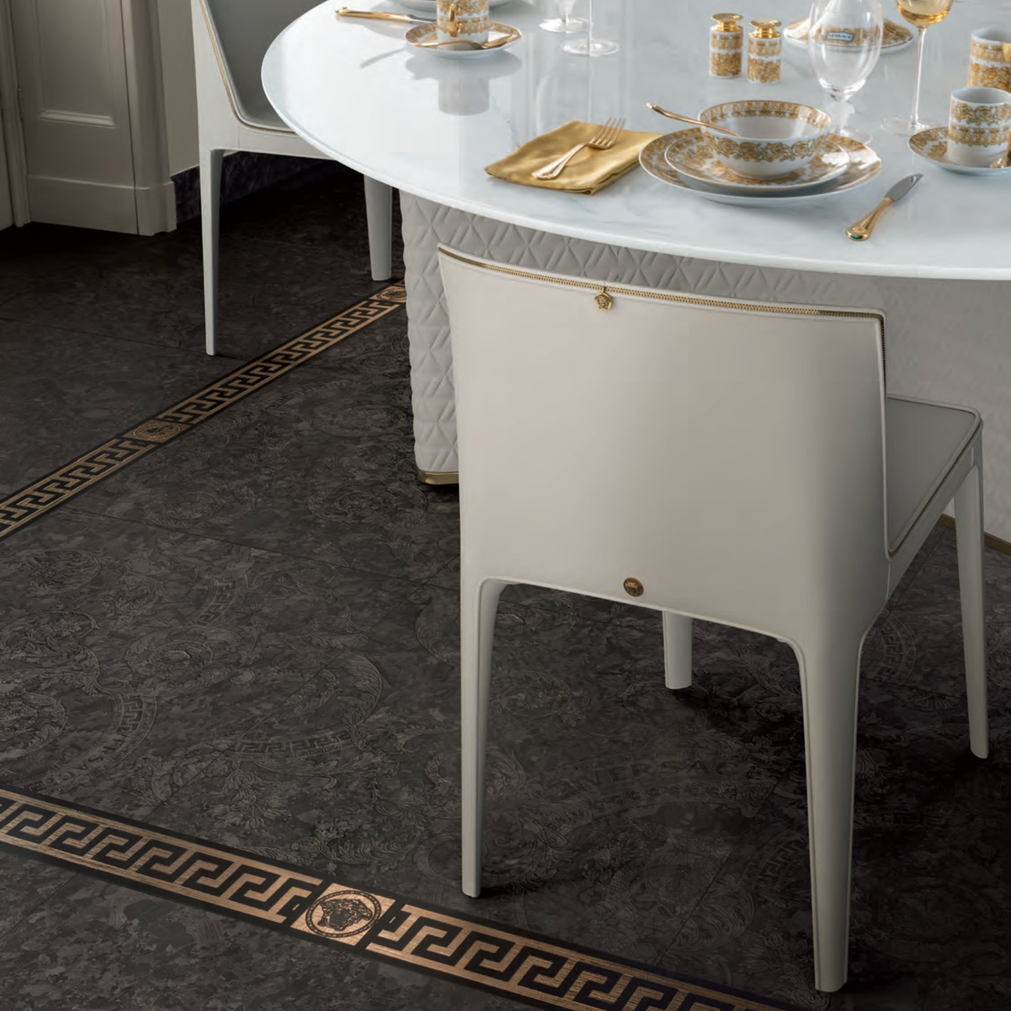 Céramique Megabarocco Nero de Versace Ceramics