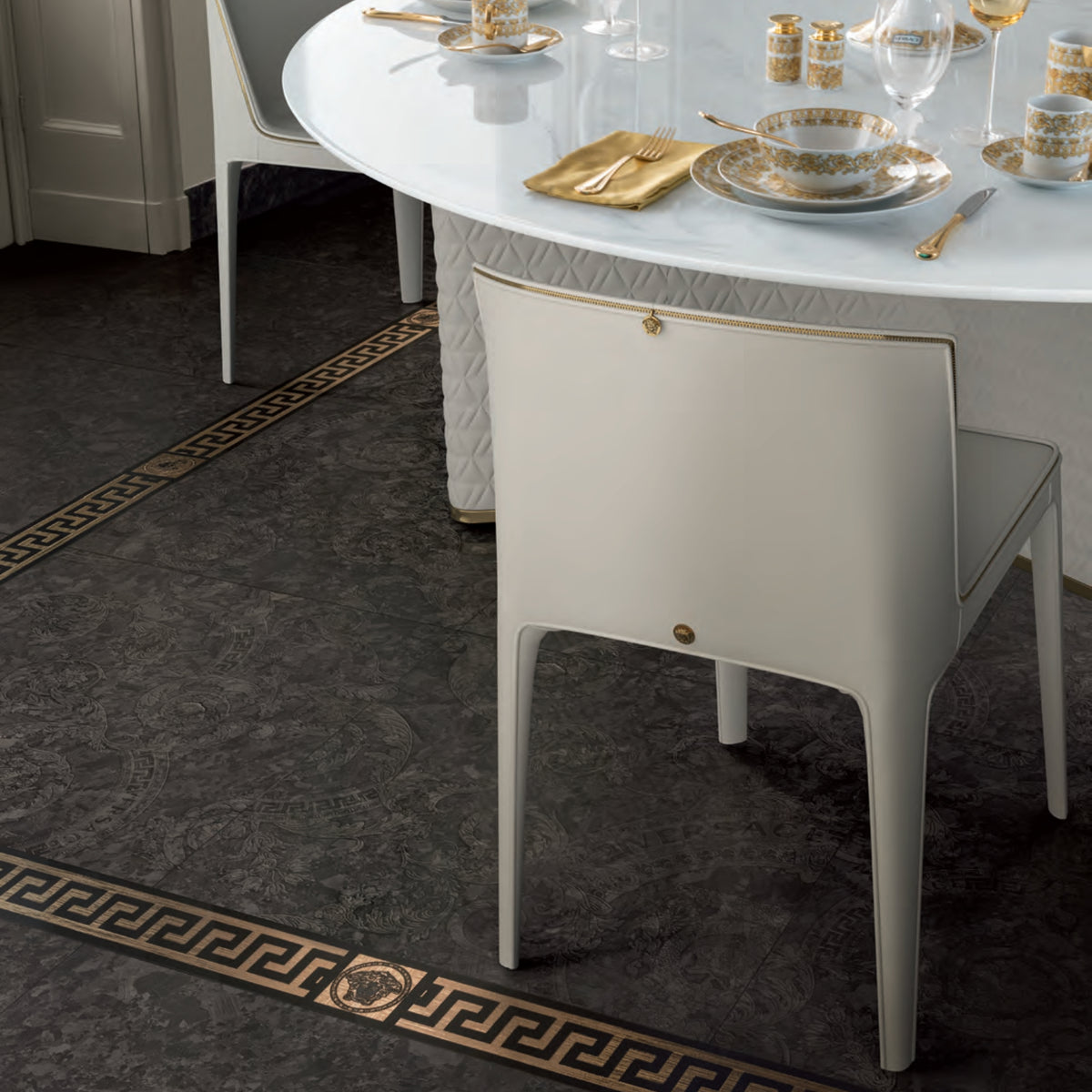 Céramique Megabarocco Nero de Versace Ceramics