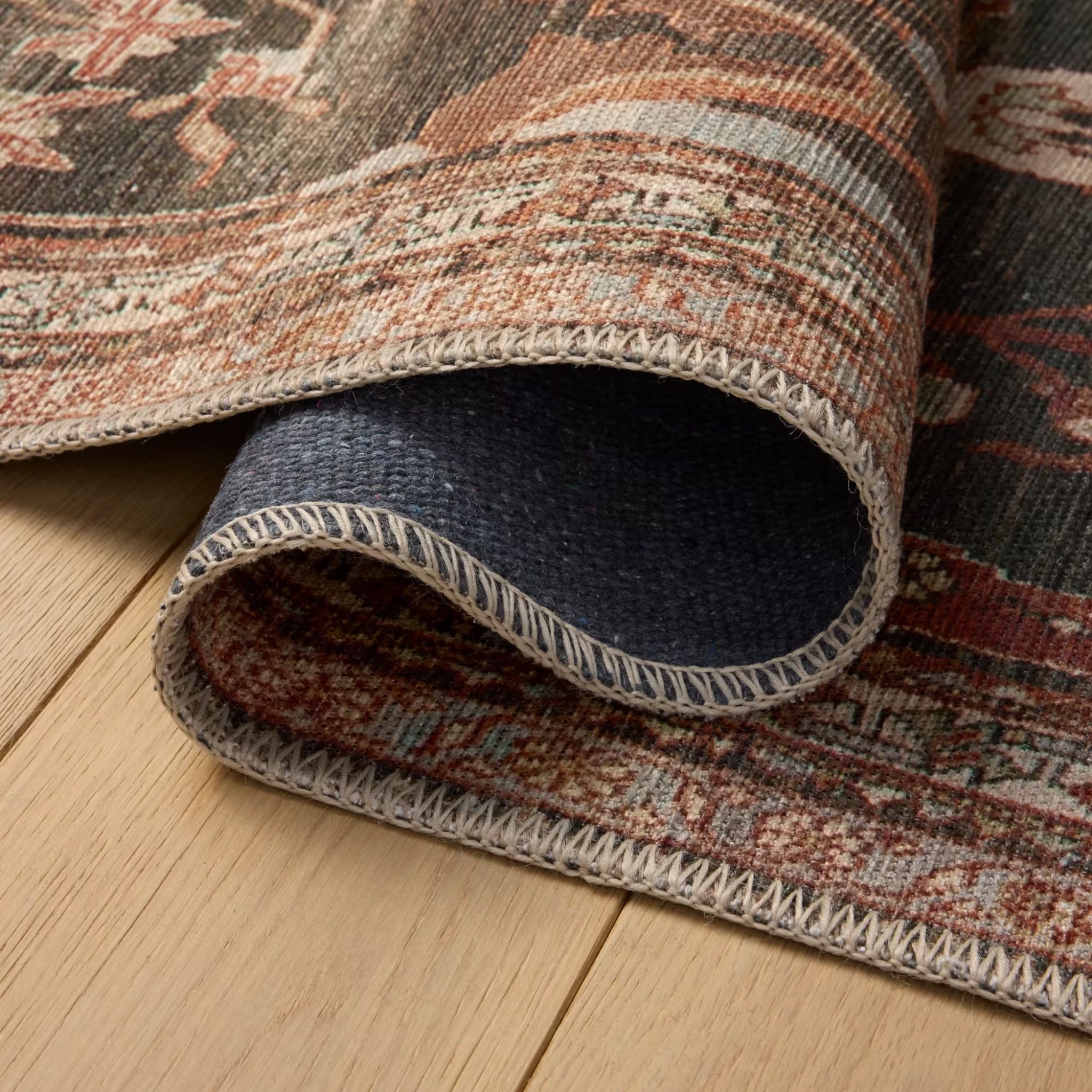 Tapis Reseda par Joon Loloi