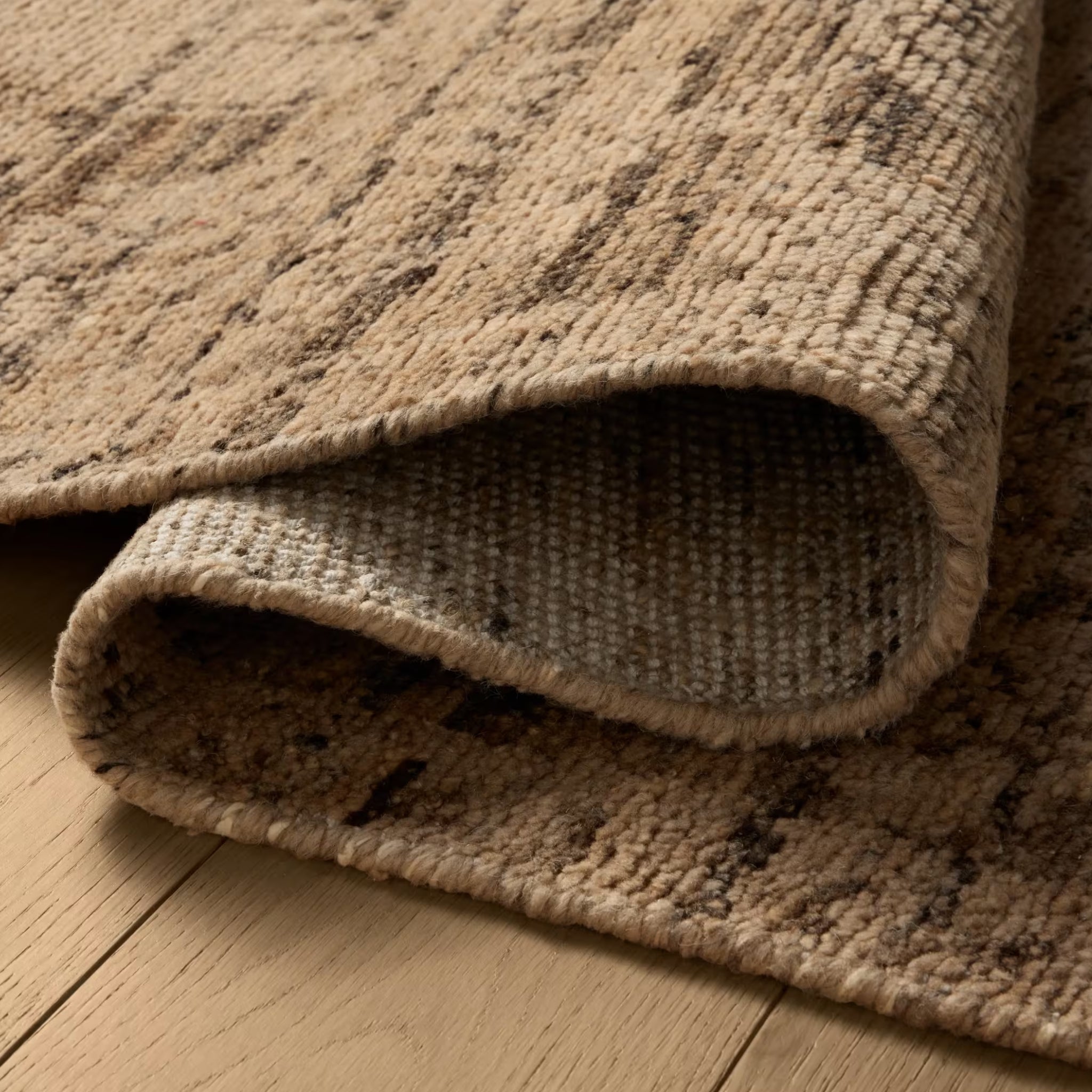 Tapis Anu de Joon Loloi