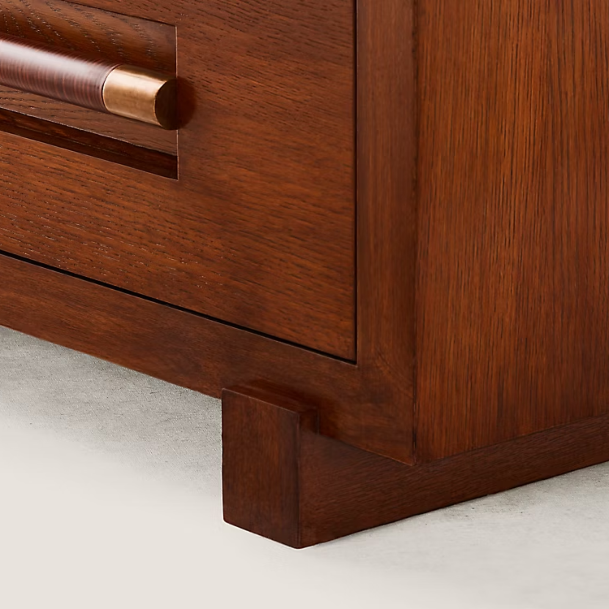Table de chevet Milbank 3 tiroirs de Ralph Lauren