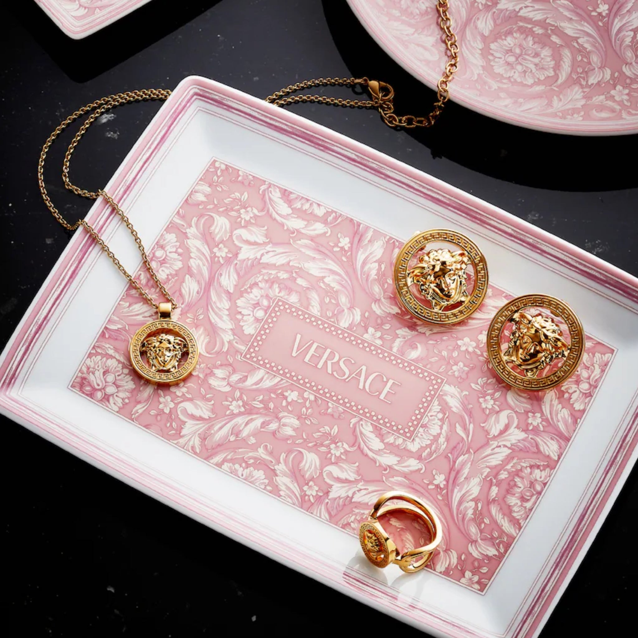 Assiette rectangulaire Barocco Rose de Versace Home