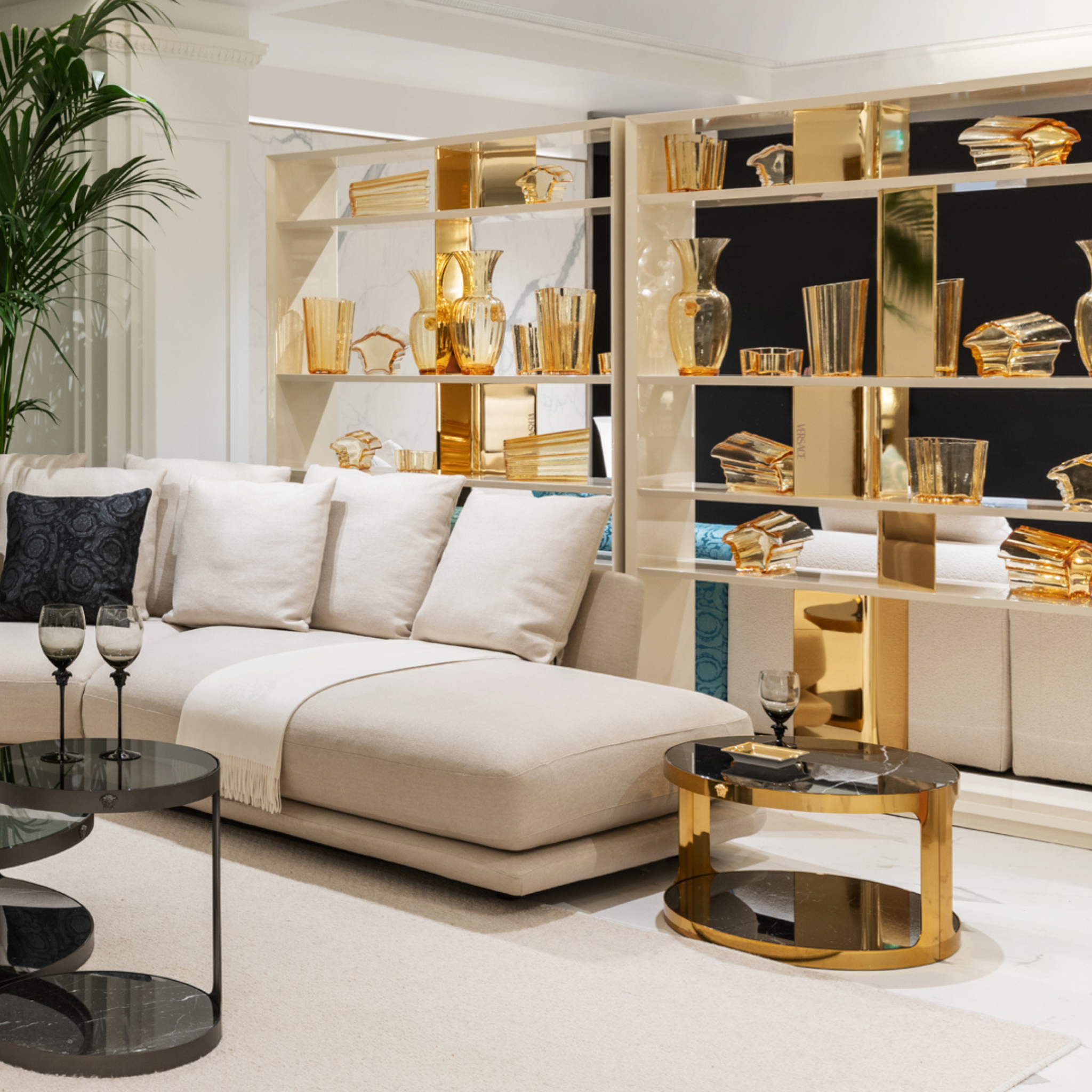 Bibliothèque La Greca de Versace home