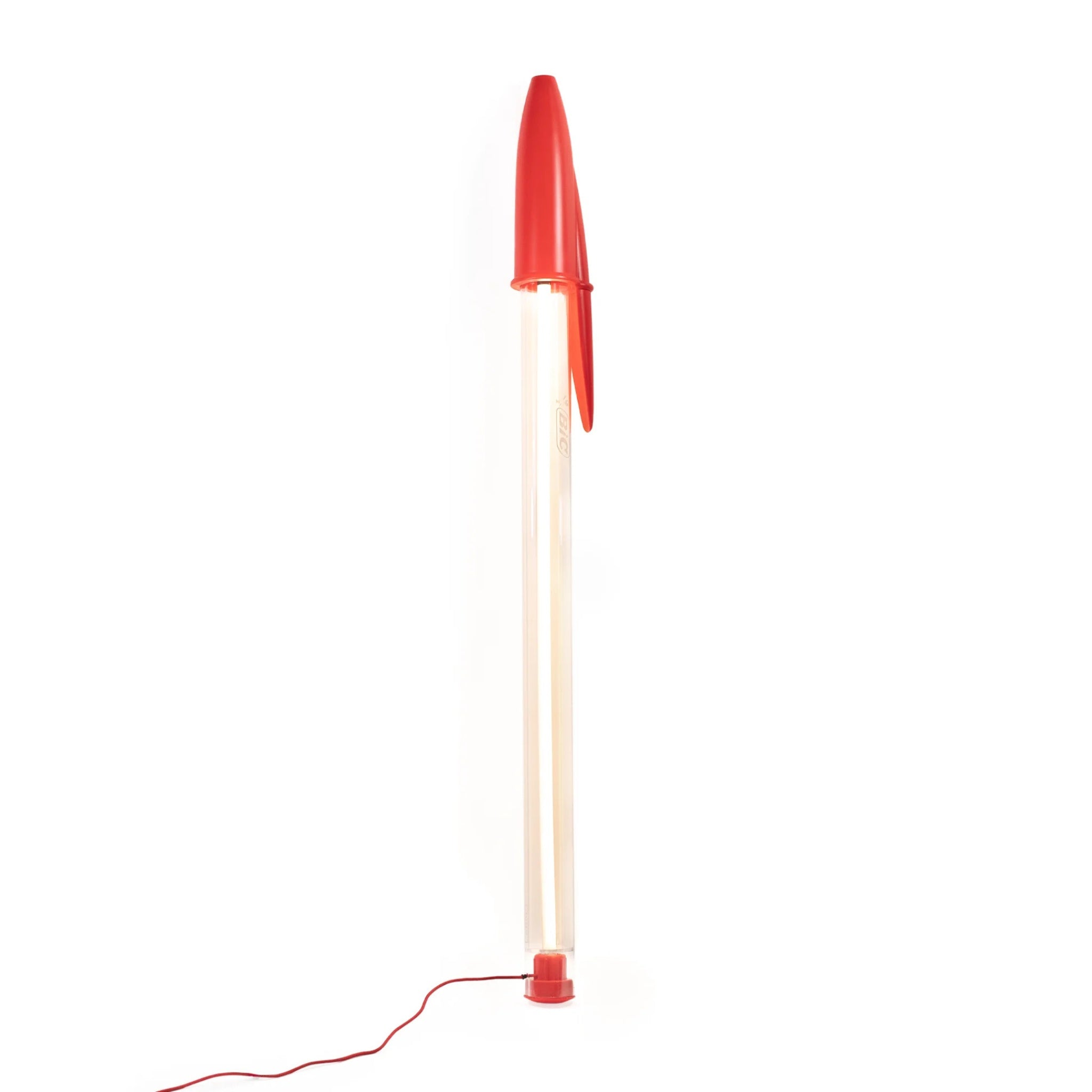 Lampe BIC rouge de Seletti