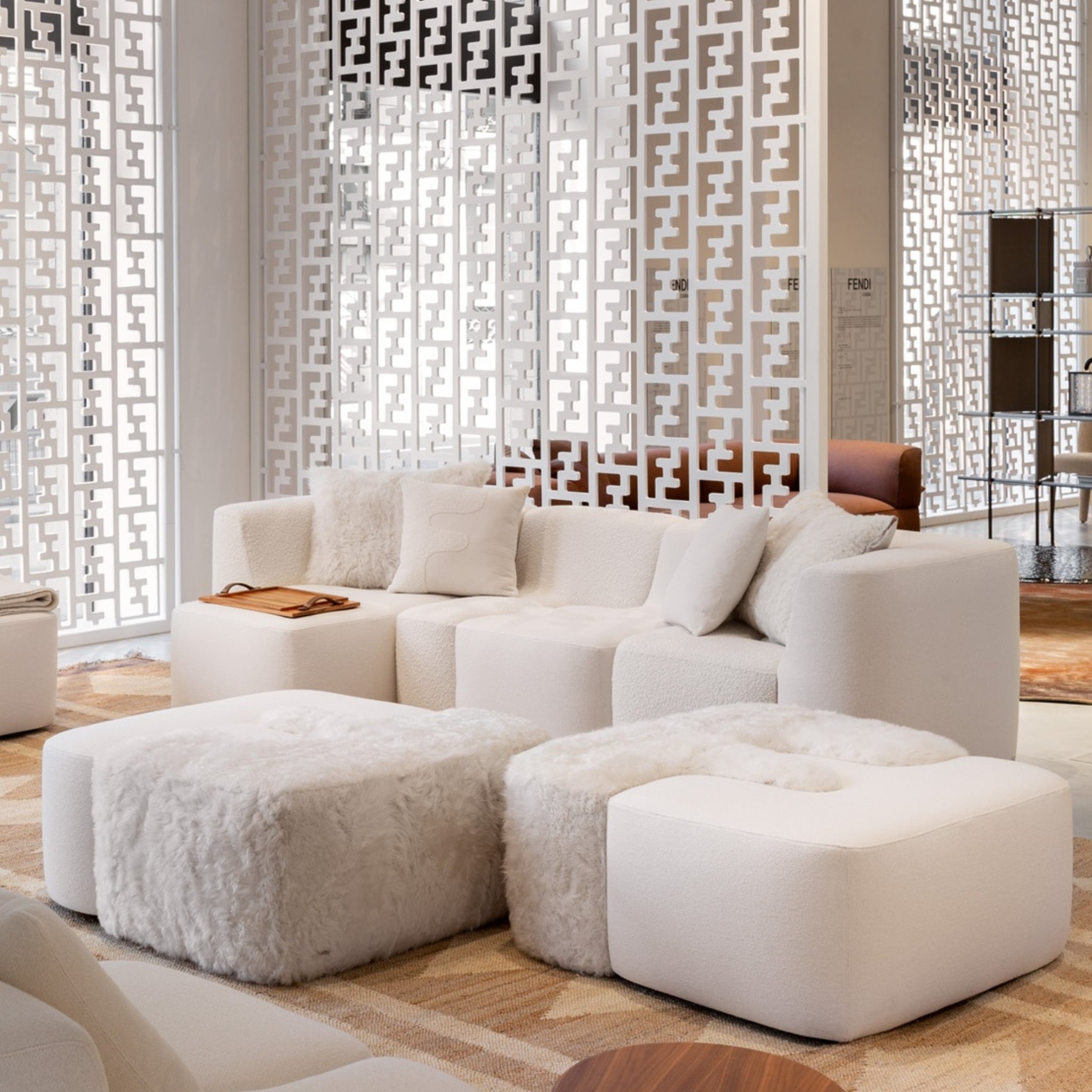 【FENDI CASA】アニマル柄　イタリア製フェザークッション FFクッション ダブグレー | Fendi