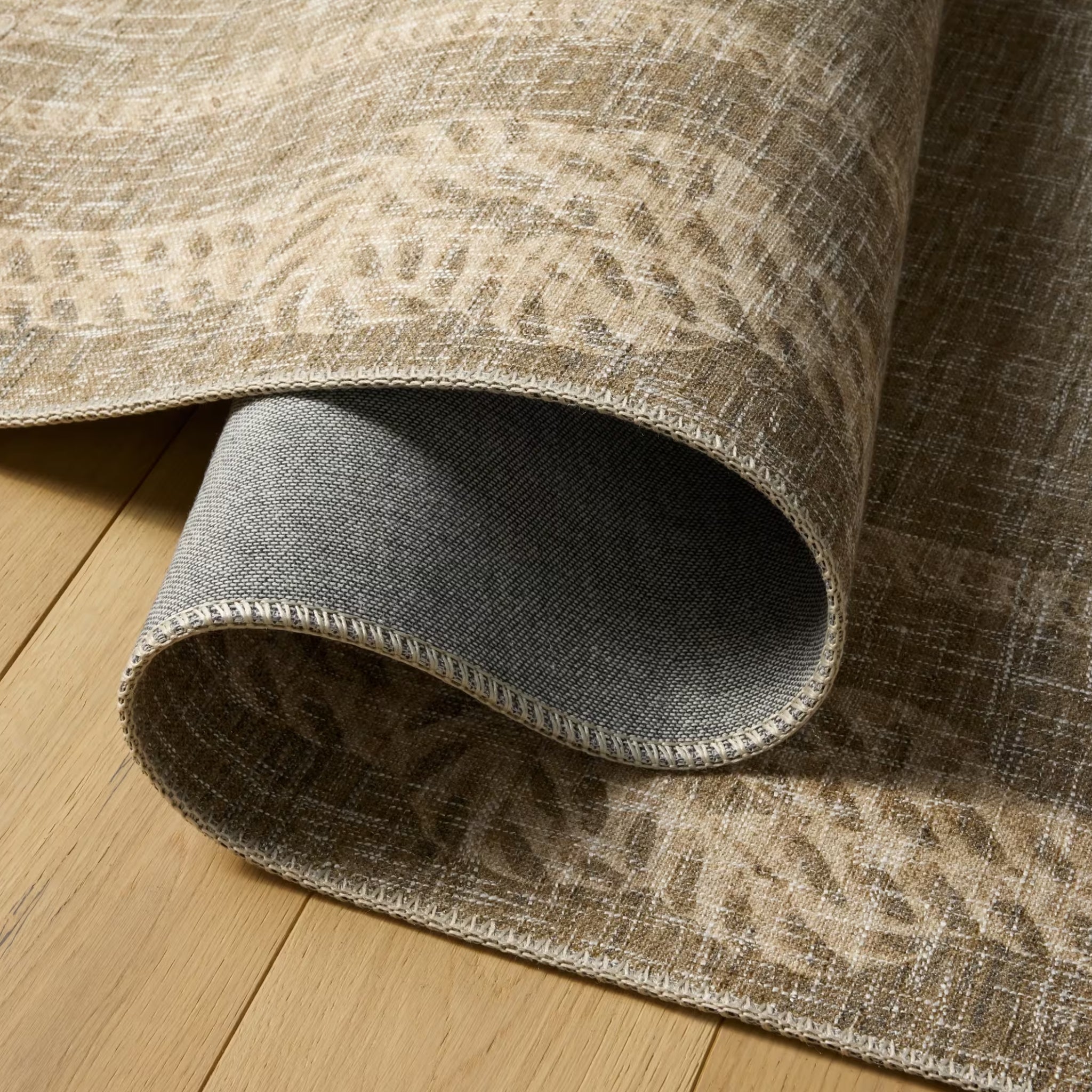 Tapis Cavalier de Joon Loloi