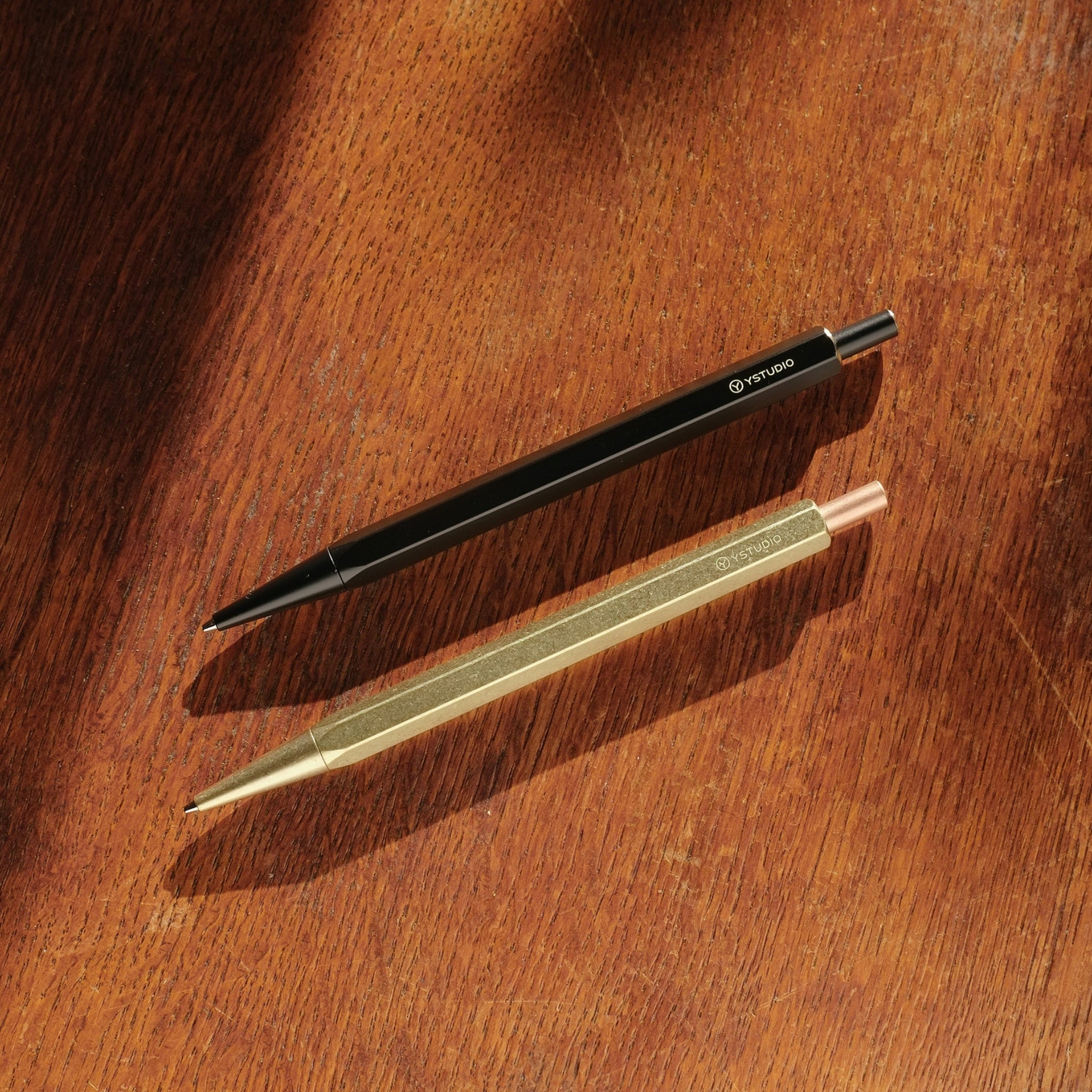 Crayon porte-mine Classic Revolve Lite - Brass de YStudio