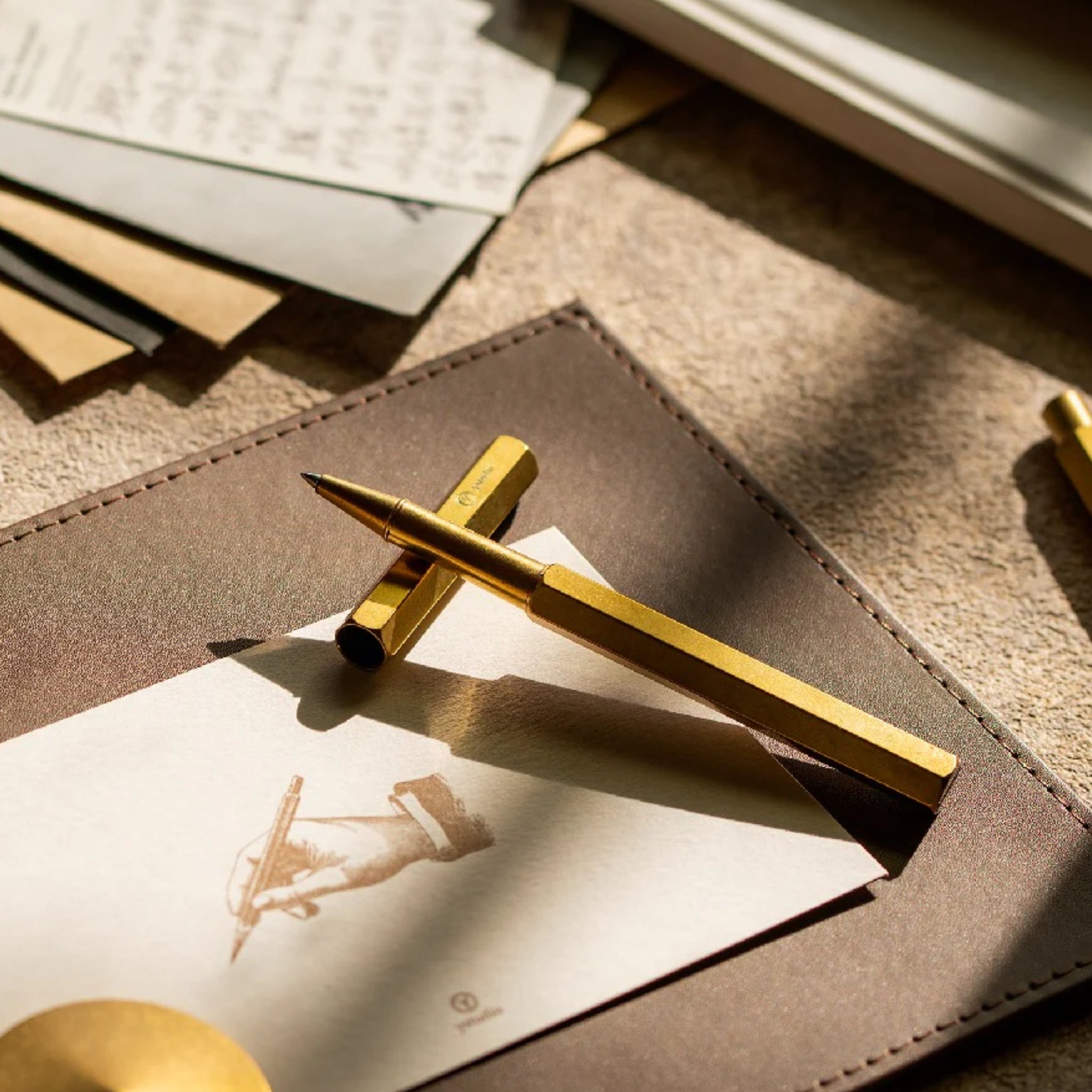 Stylo roller Classic Revolve brass de YStudio