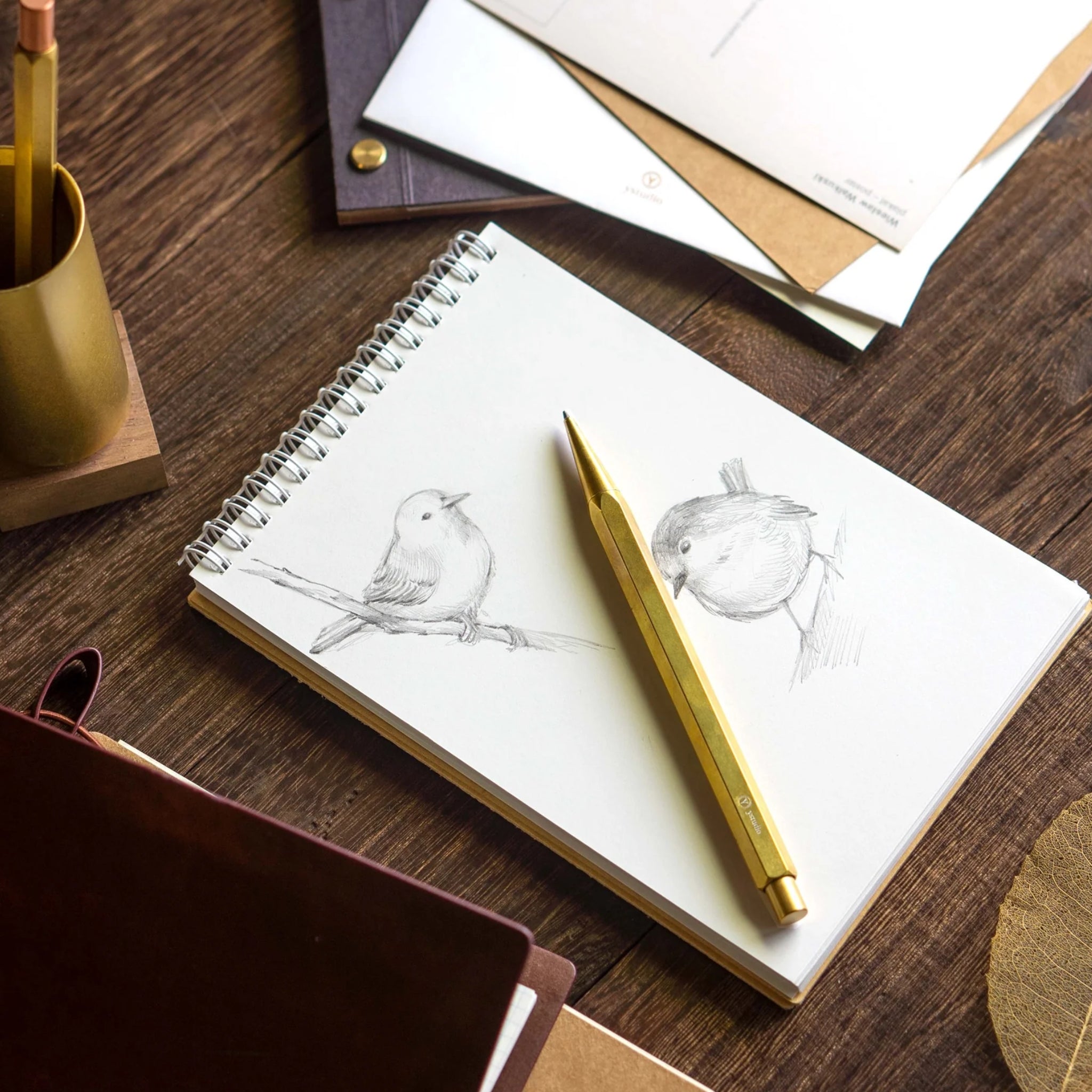 Crayon à dessin Classic Revolve - Brass de YStudio