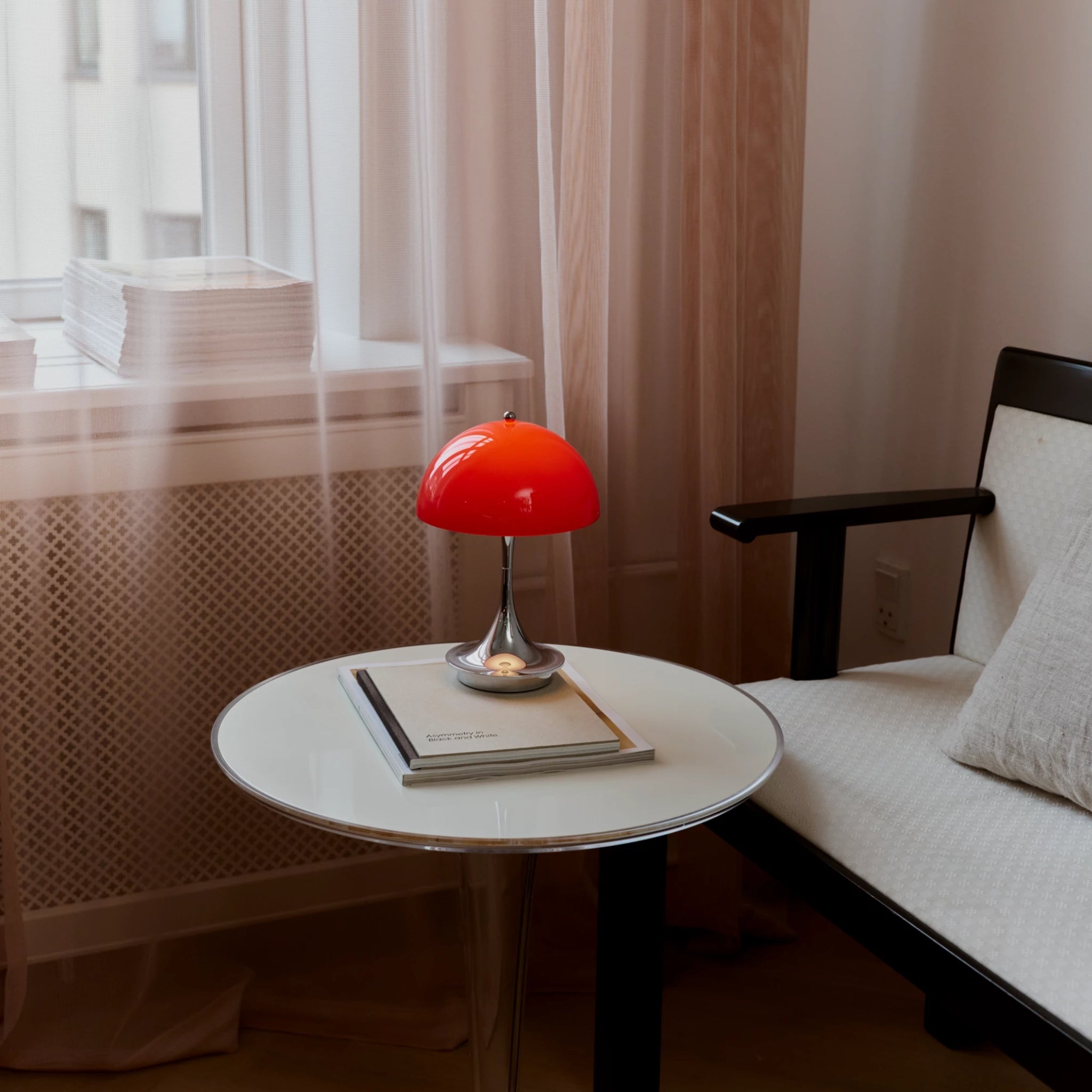 Panthella lamp The Originals opal red de Louis Poulsen