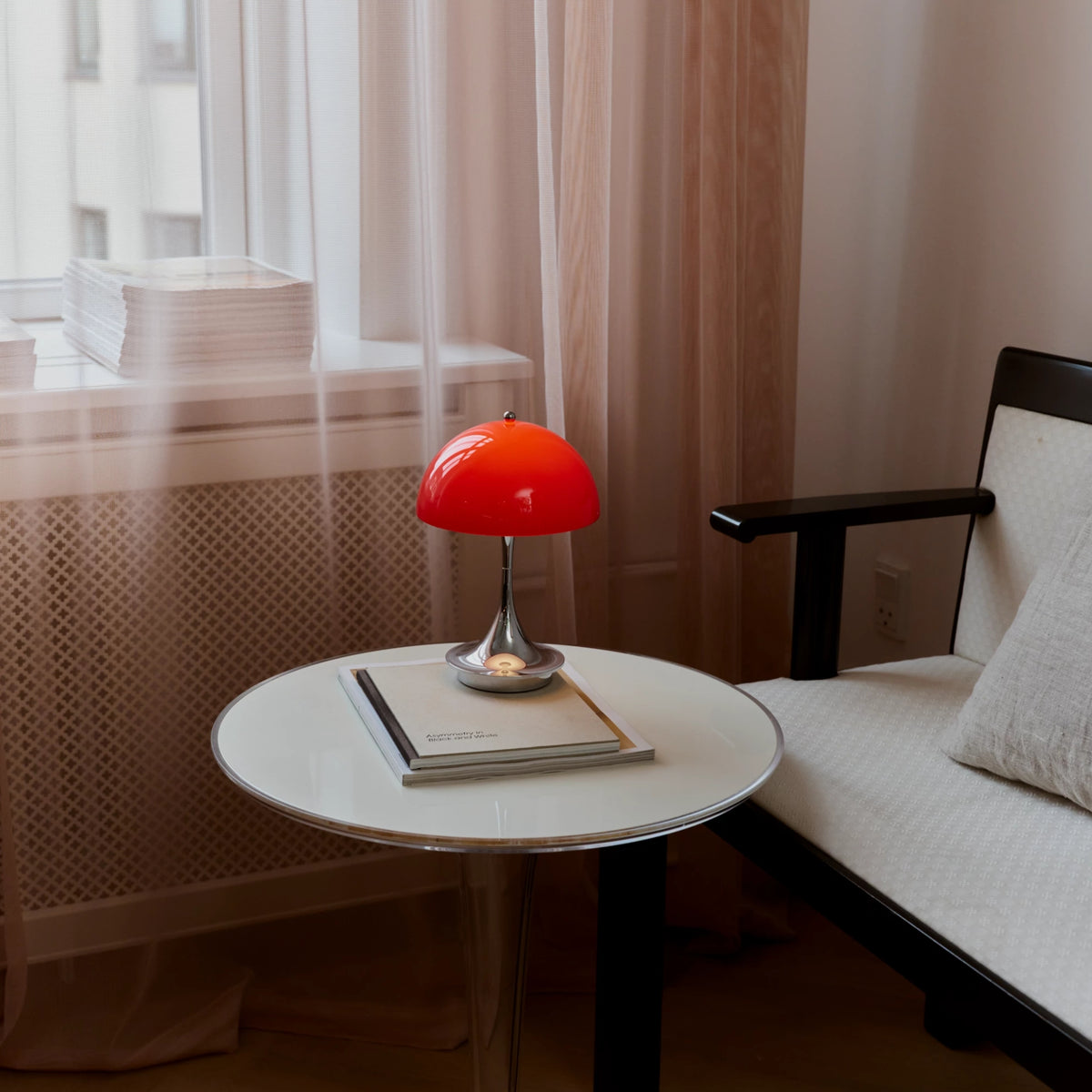 Panthella lamp The Originals opal red de Louis Poulsen