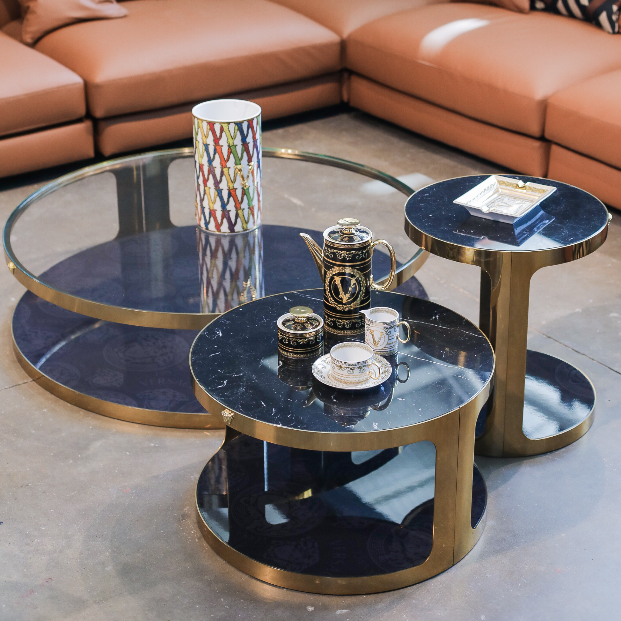 Medallion coffee table by Versace Home | Maison Territo Medallion coffee table by Versace Home | Maison Territo