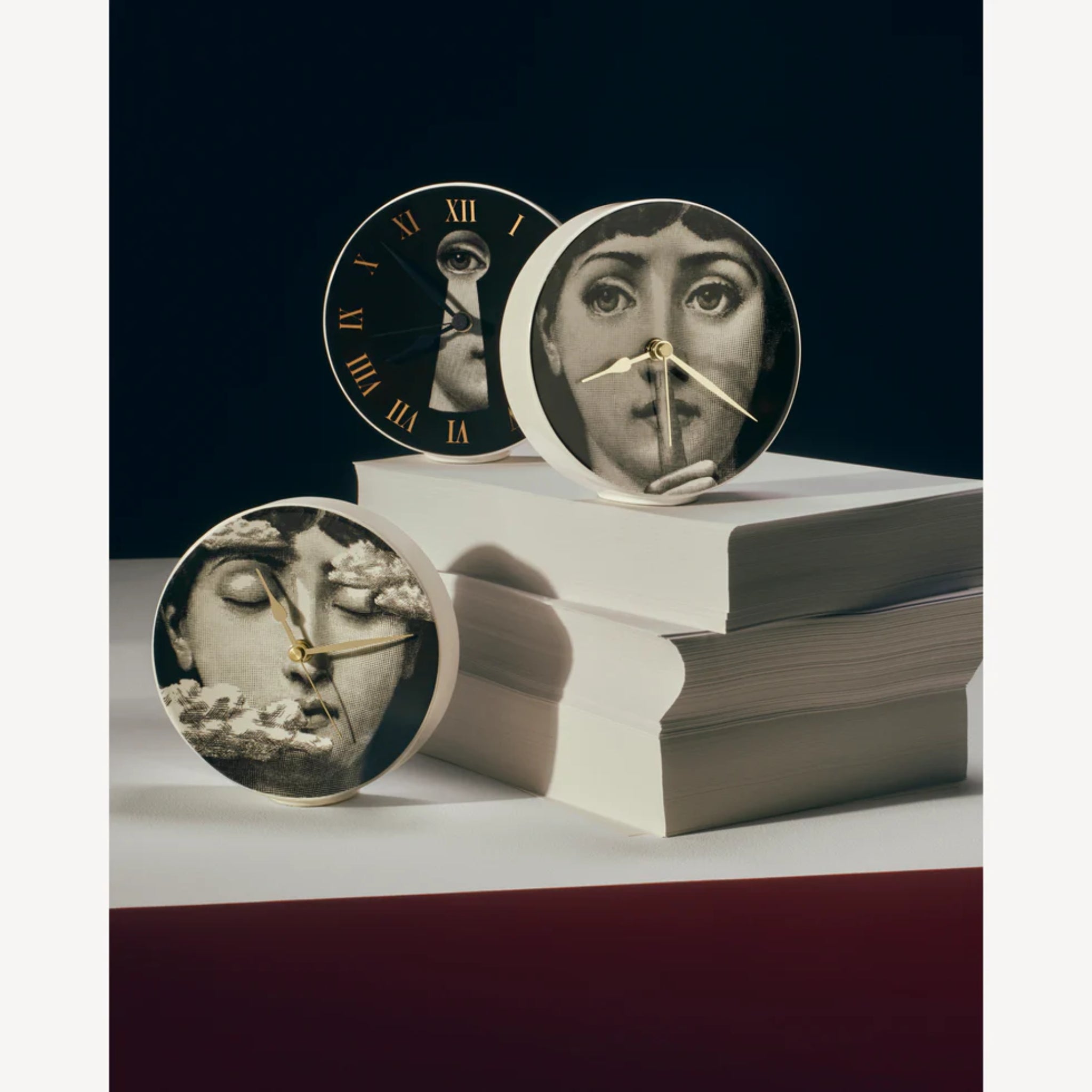 Horloge de table Fornasetti Tra le Nuvole de Fornasetti | Maison Territo