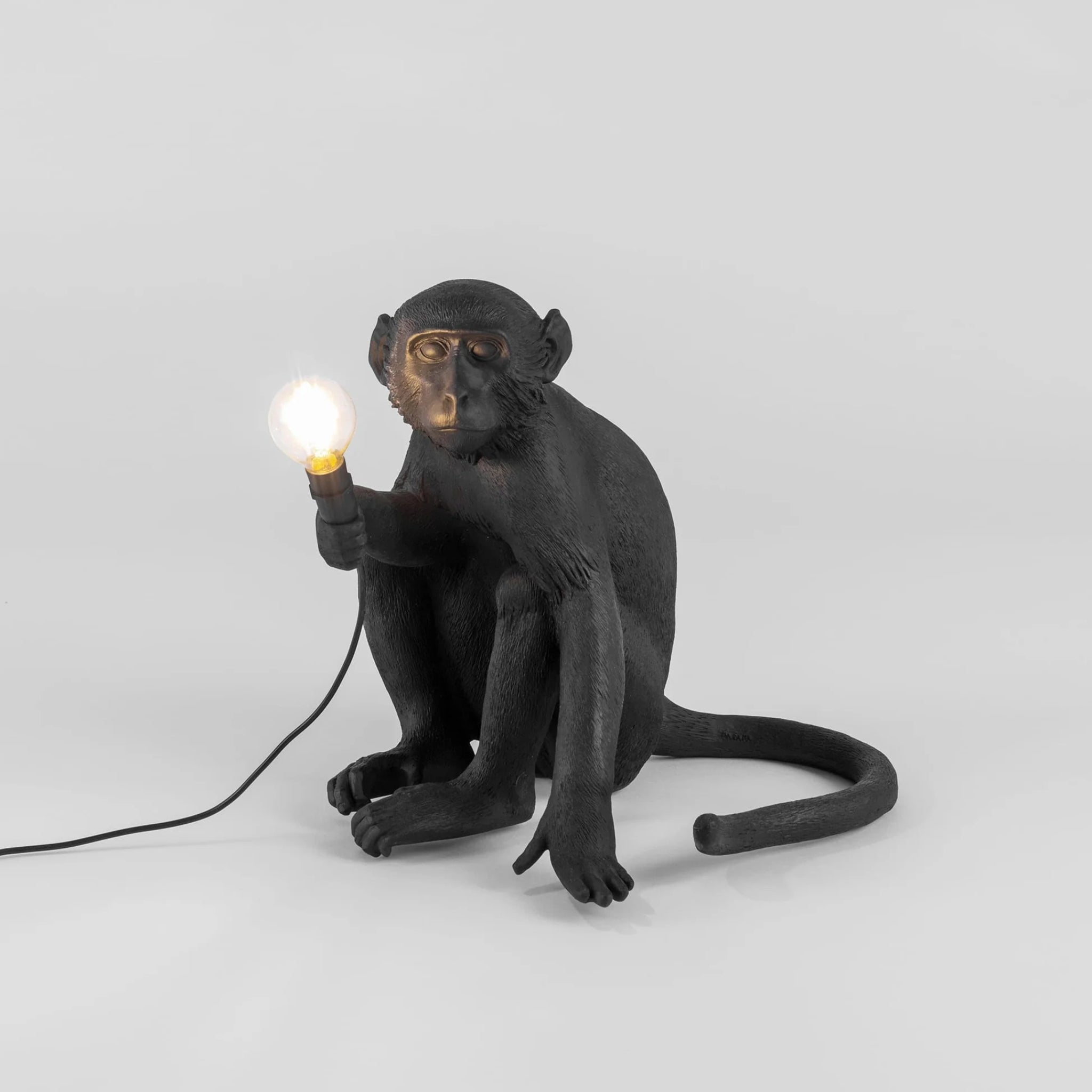 La lampe Monkey version assise noire de Seletti