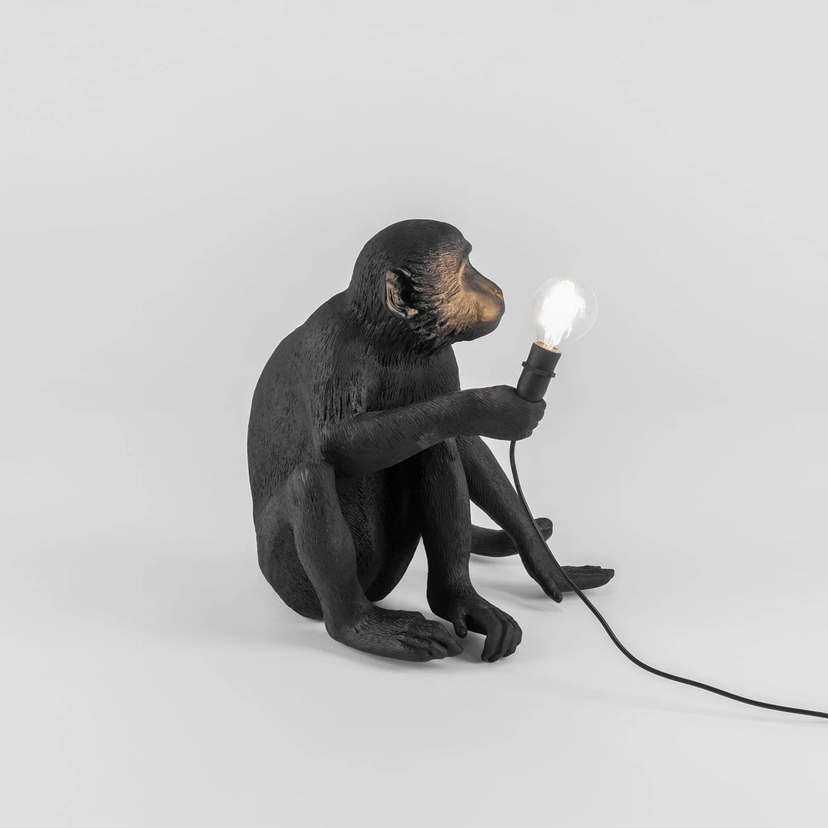 La lampe Monkey version assise noire de Seletti