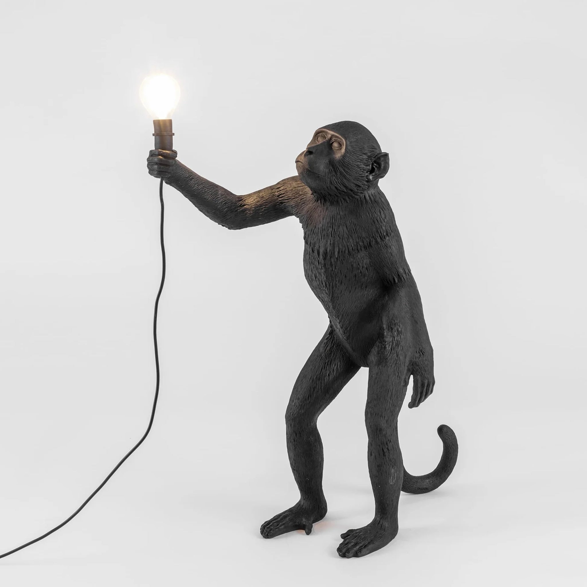 La lampe Monkey version debout noire de Seletti