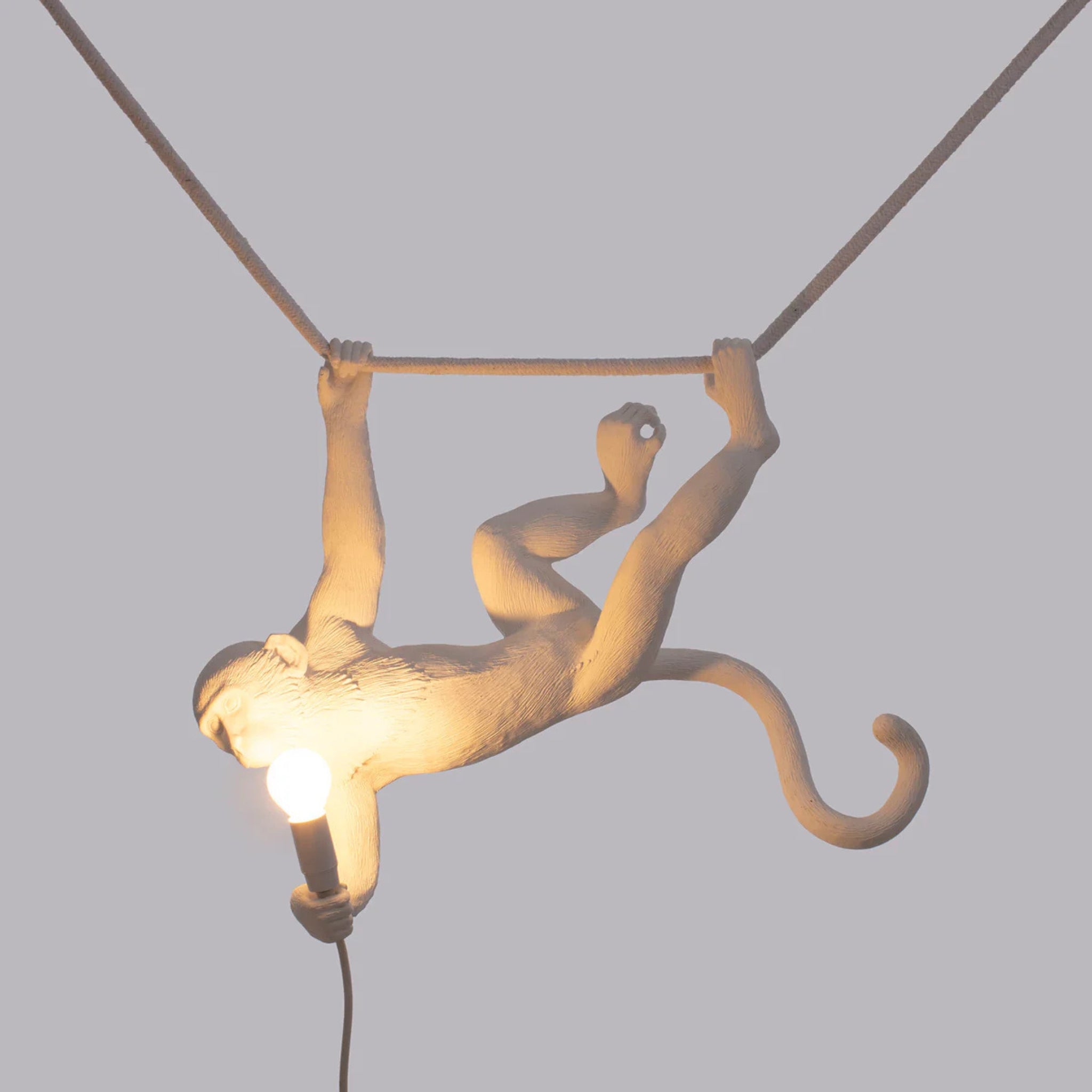 Lampe The Monkey Swing blanche de Seletti