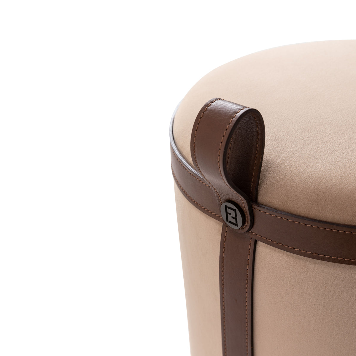Pouf Vanitoso de Fendi Casa