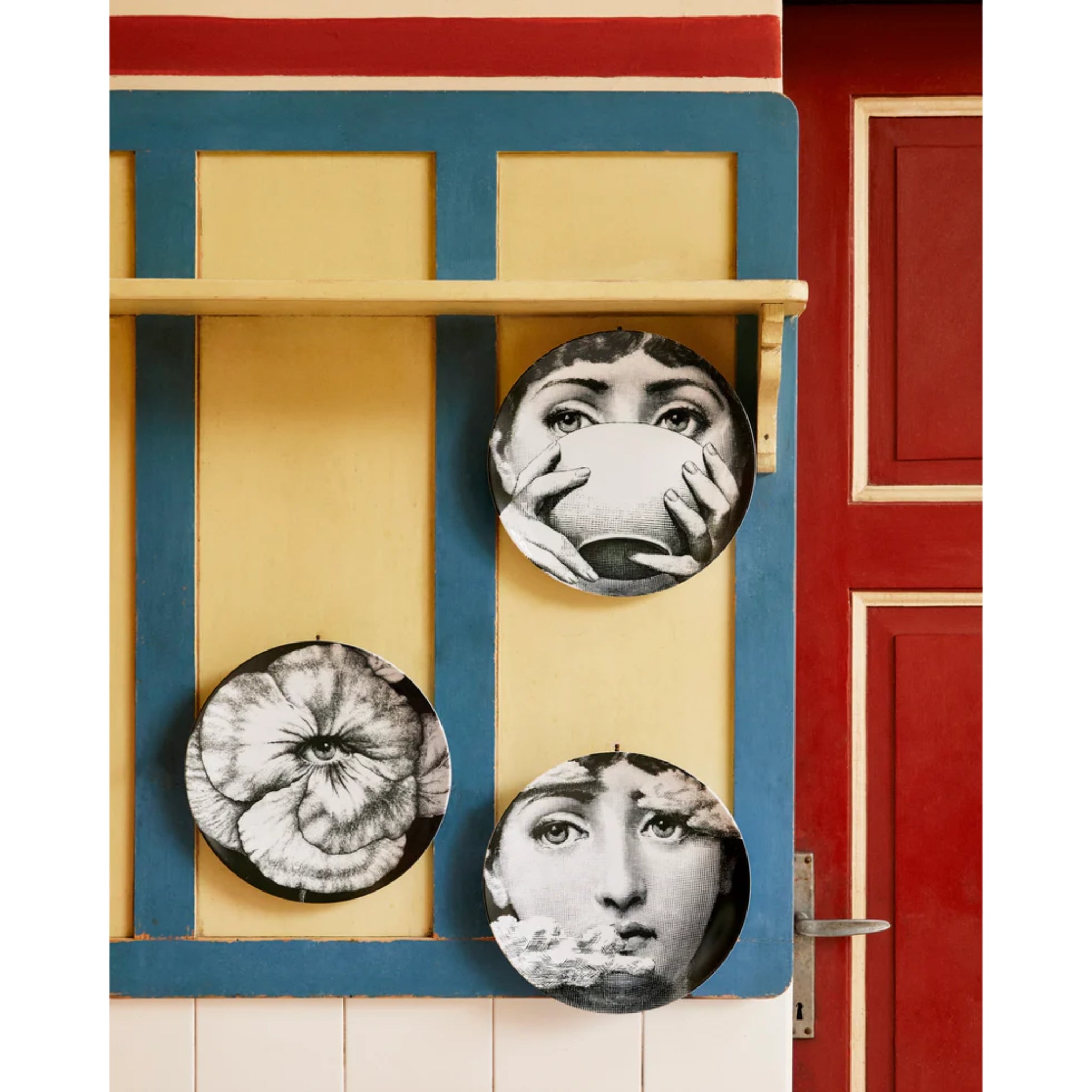 Assiette murale Fornasetti Tema e Variazioni n.191 de Fornasetti | Maison Territo