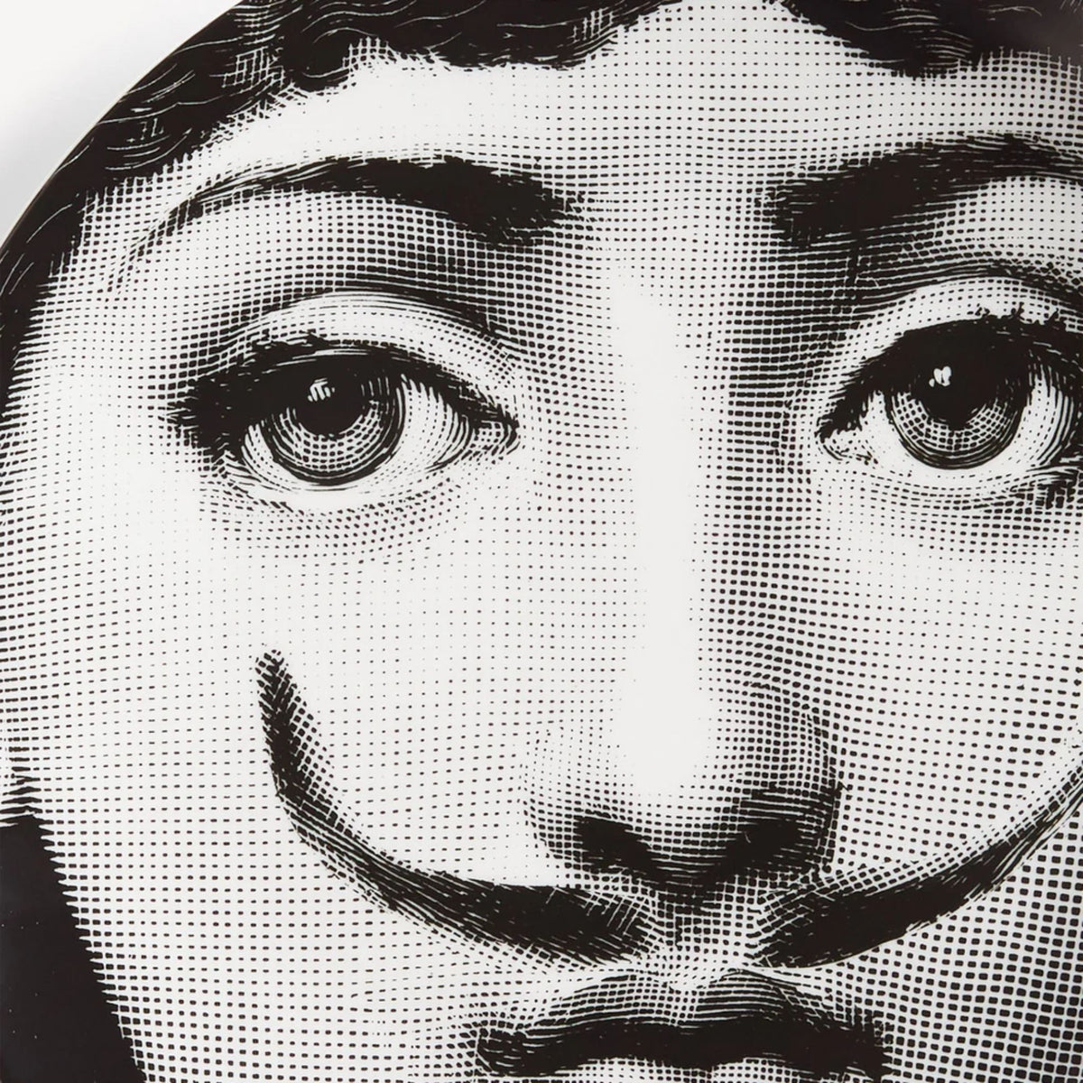 Assiette murale Fornasetti Tema e Variazioni n.21 de Fornasetti | Maison Territo