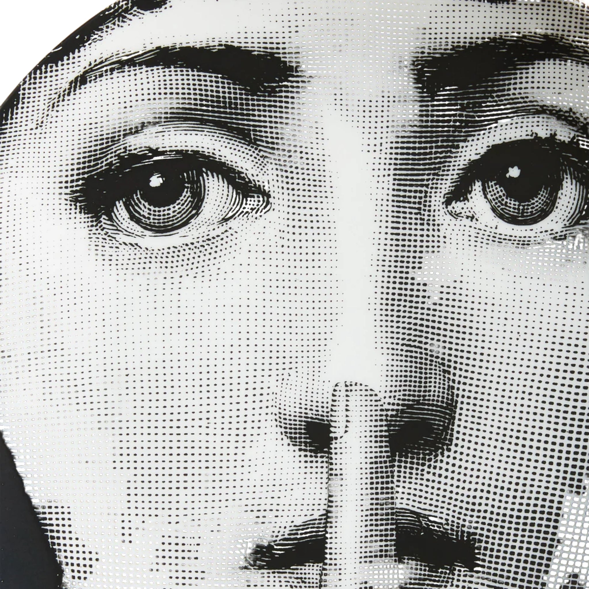 Assiette murale Fornasetti Tema e Variazioni n.334 de Fornasetti | Maison Territo