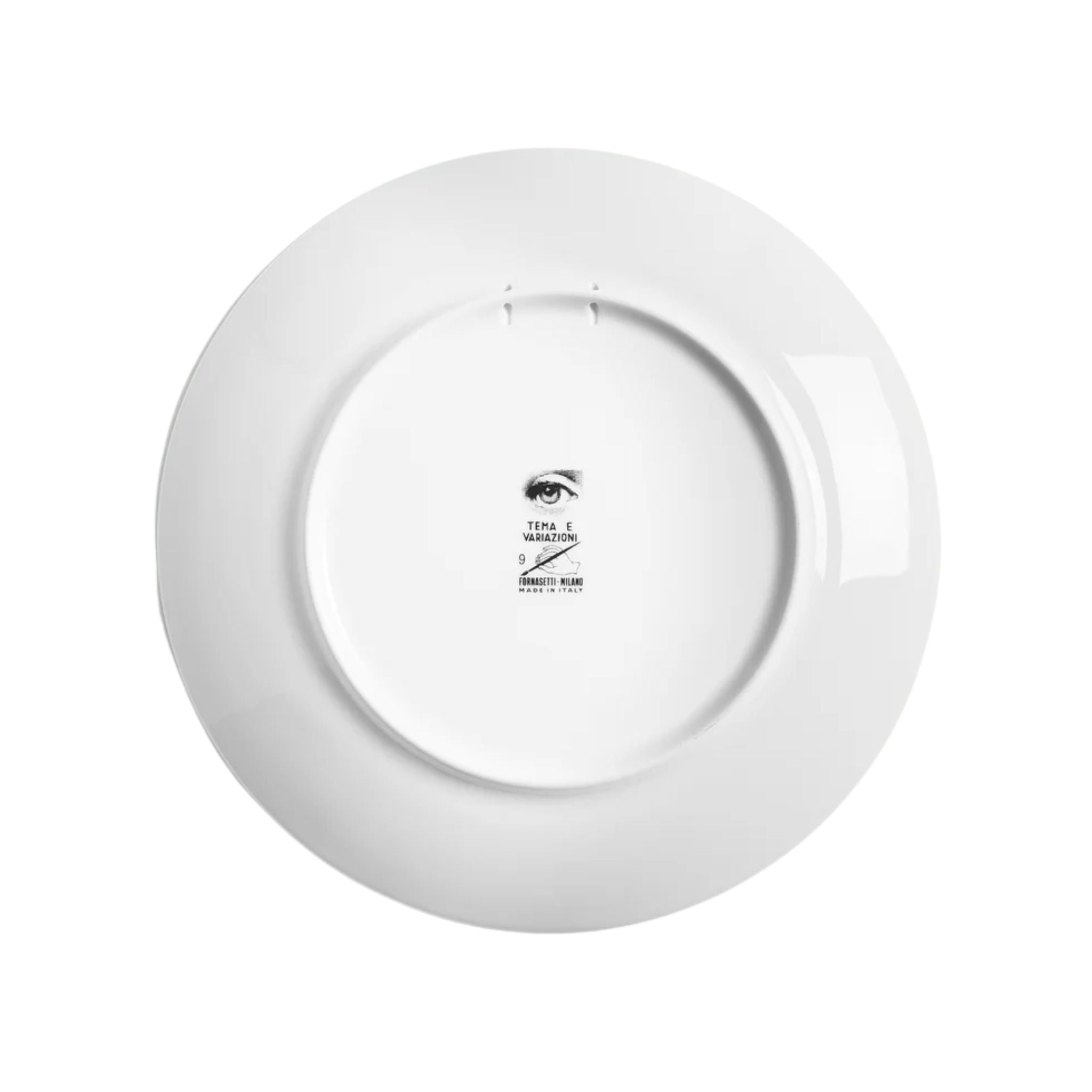 Assiette murale Fornasetti Tema e Variazioni n.369 de Fornasetti | Maison Territo