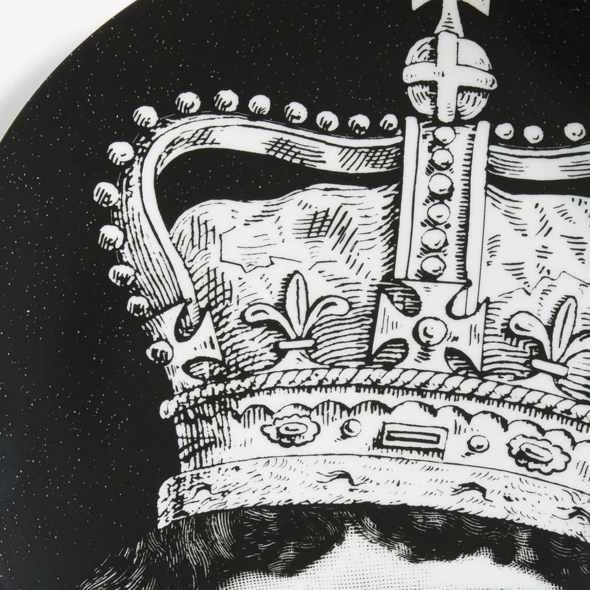 Assiette murale Fornasetti Tema e Variazioni n.369 de Fornasetti | Maison Territo
