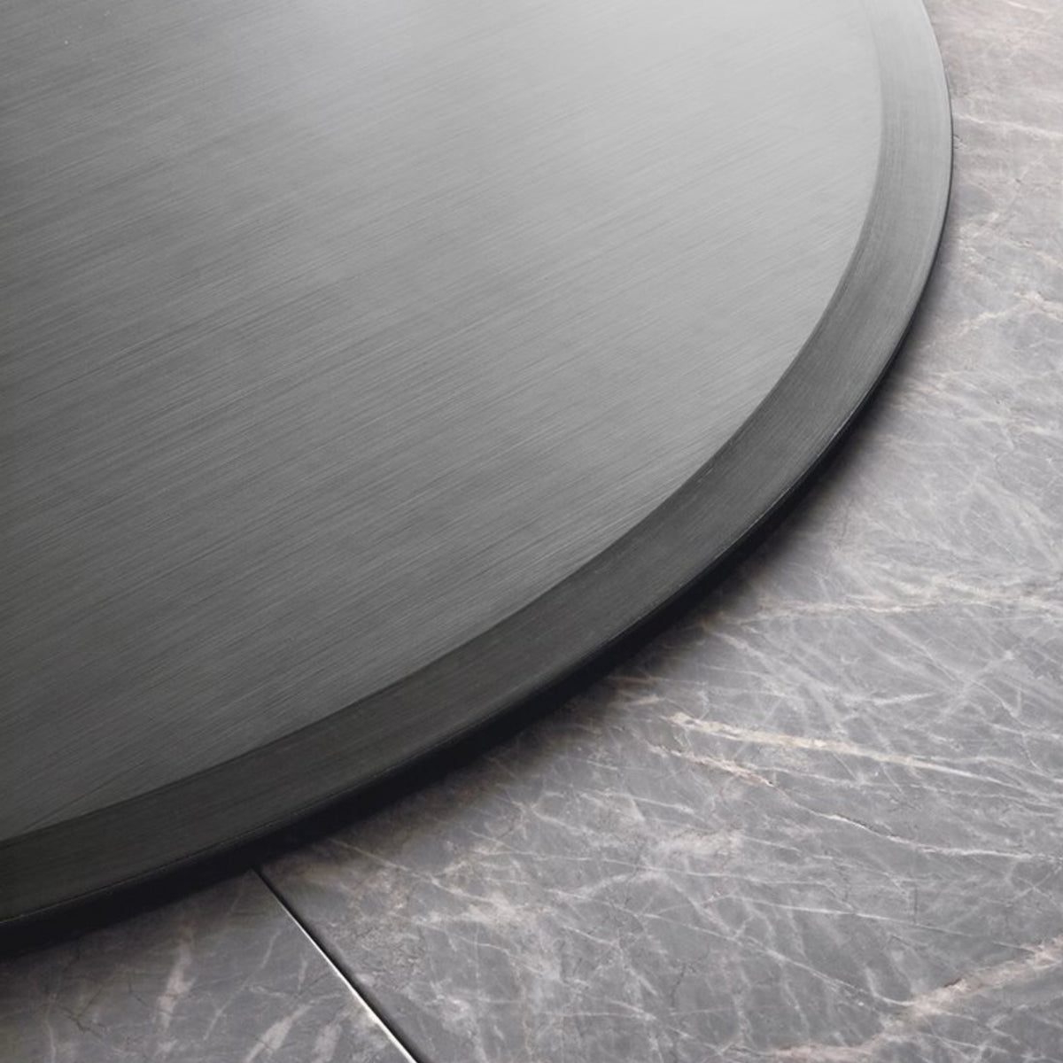 Table Yol Sect par Gallotti&Radice